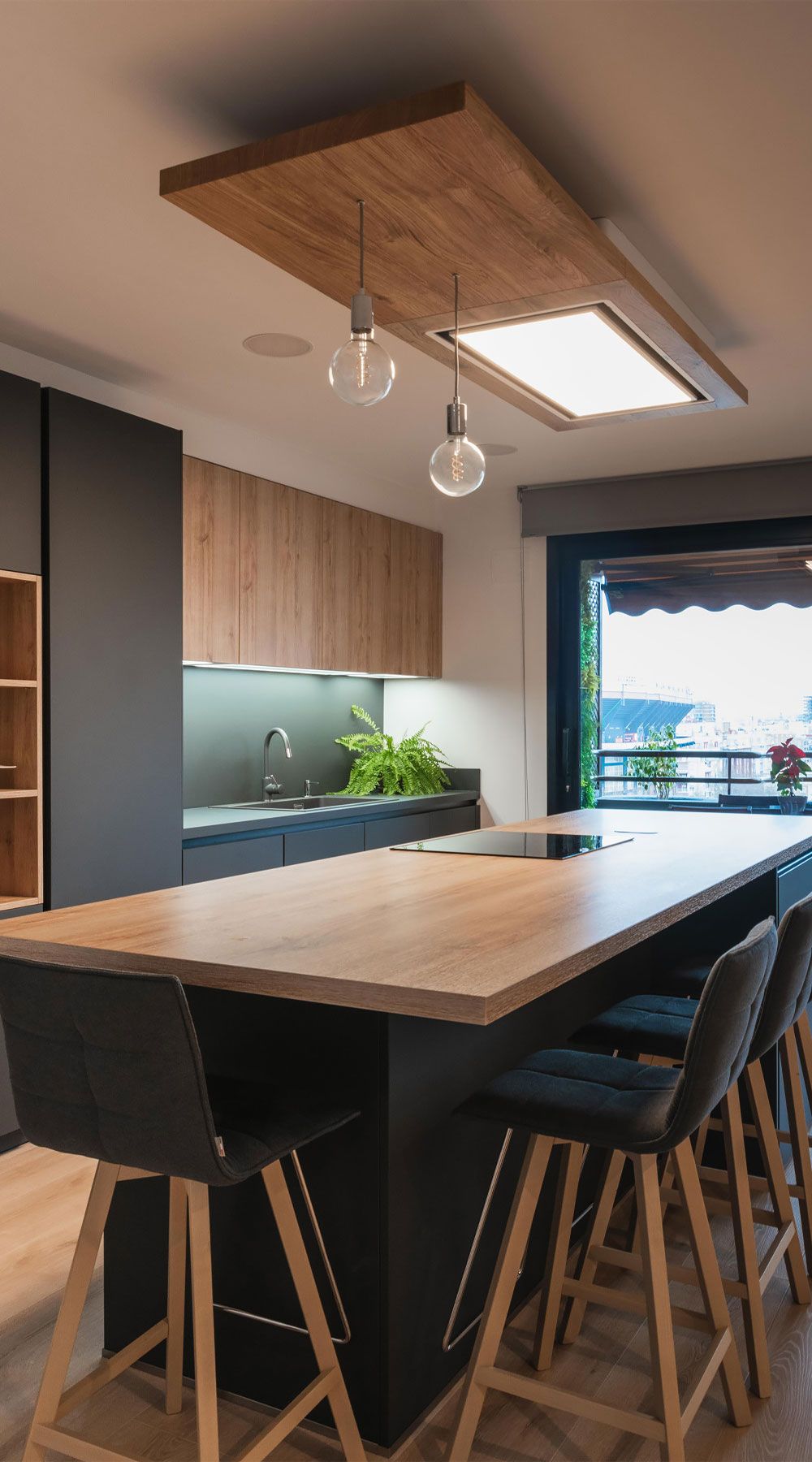 Kitchen cabinet